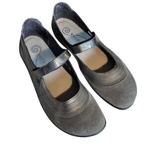 *SOLD* Naot Kirei Grey Suede Mary Jane Flats Womens Sz EU 39 Velcro  Closure